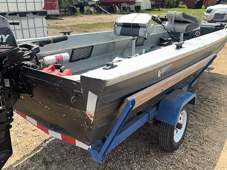 15-foot-fishing-boat-with-mercury-9.9-horse-motor-image-13