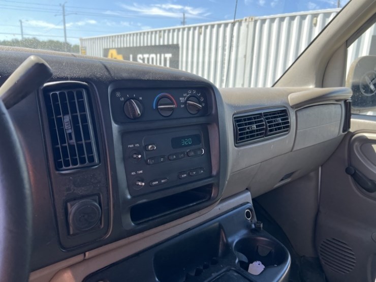2001-gmc-3500-image-15