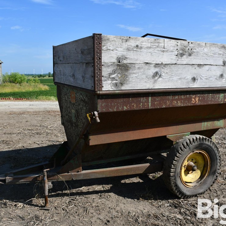 John Deere 68AW Auger Wagon