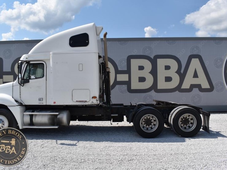 2003-freightliner-columbia-120-image-7