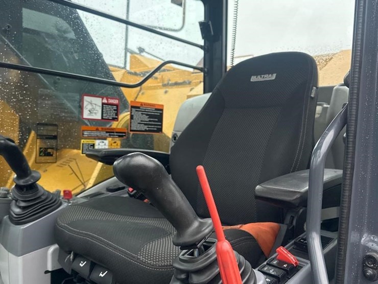2021-deere-245g-lc-image-26