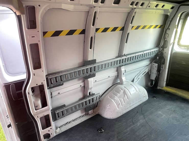 #1033-•-2023-chevy-express-van-(has-wi-salvage-title)-image-65