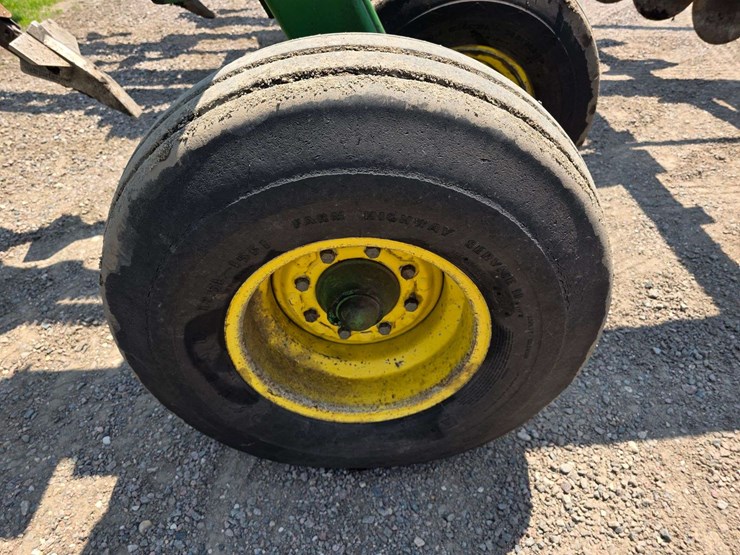 john-deere-2700-image-10