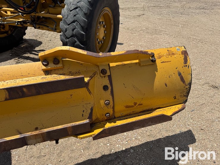 2010-caterpillar-12m-image-13