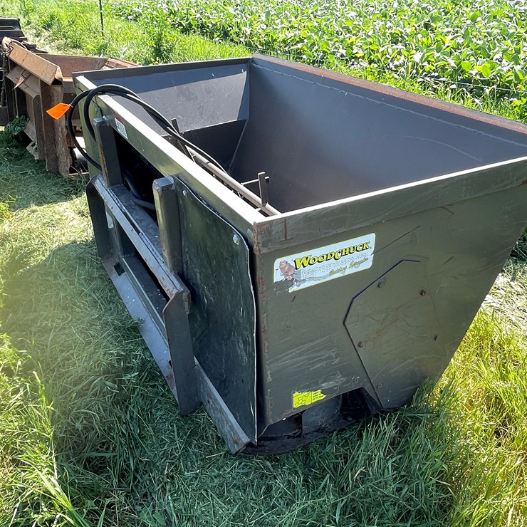 #3669 • Woodchuck Skid Steer Quick Attach Bedding Spreader