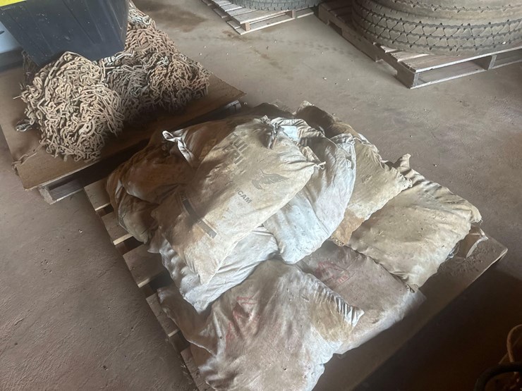 **sold-onsite-only---no-online-bids-accepted**-truck-tire-chains-image-6