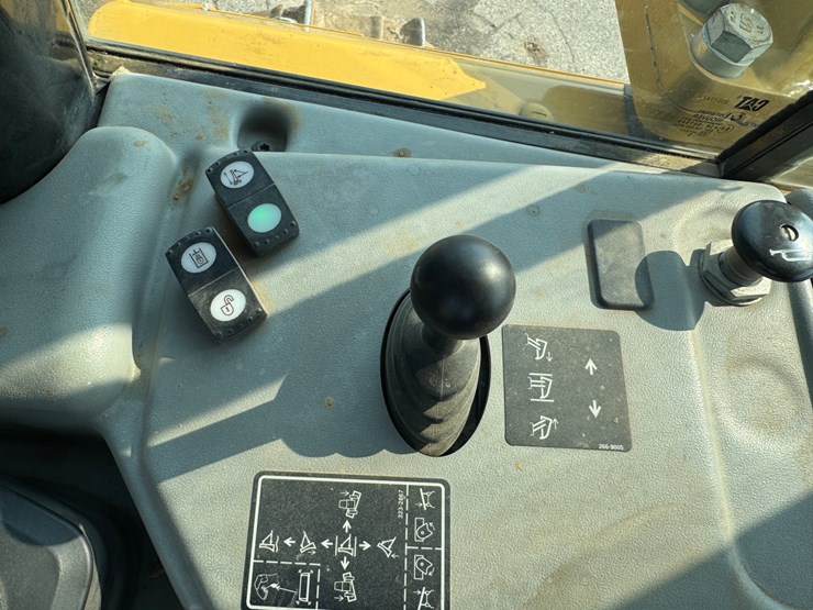 2017-caterpillar-d6n-lgp-image-49