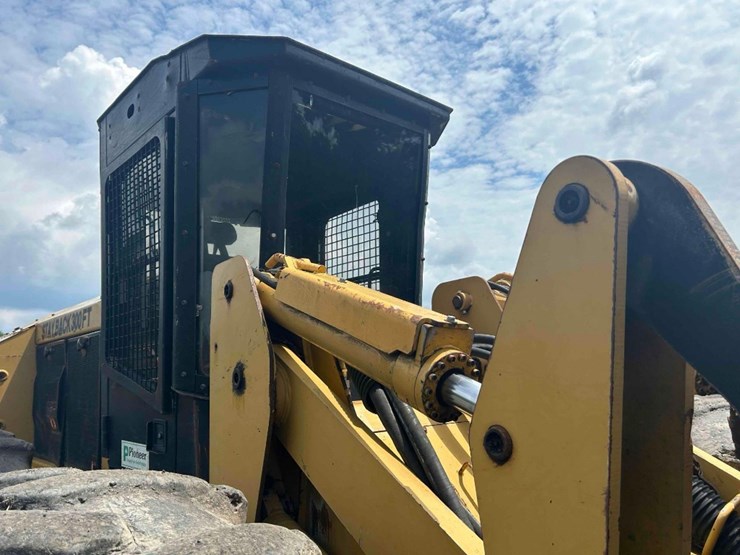 caterpillar-573-image-25