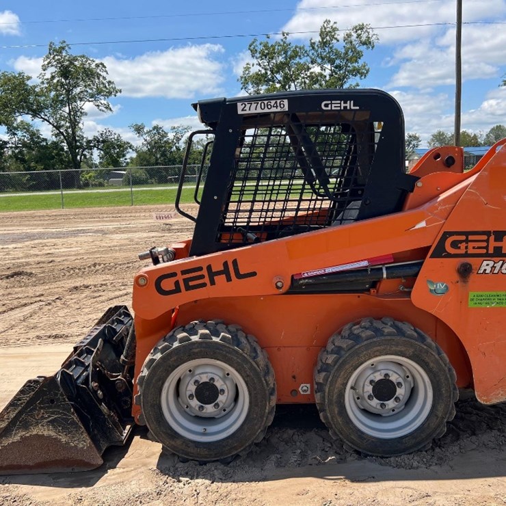 2019 GEHL R105