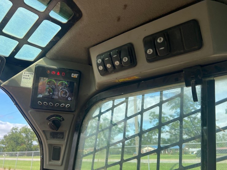 2015-caterpillar-299d-xhp-image-29