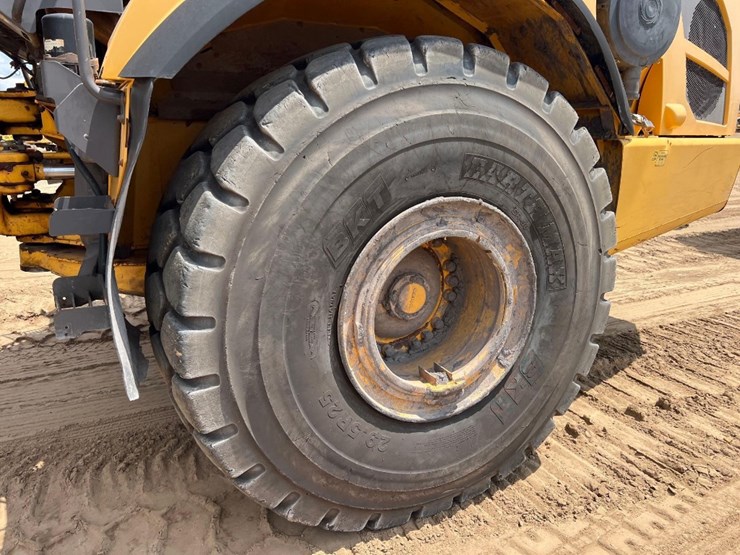 2012-volvo-a40f-image-13