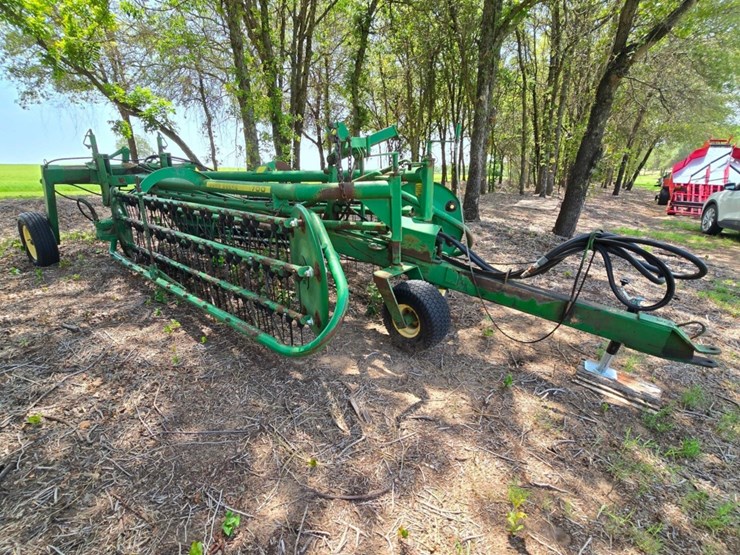 john-deere-700-image-1