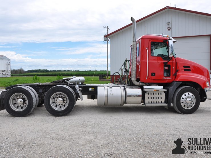 2016-mack-pinnacle-cxu613-t/a-day-cab-truck-tractor-image-4