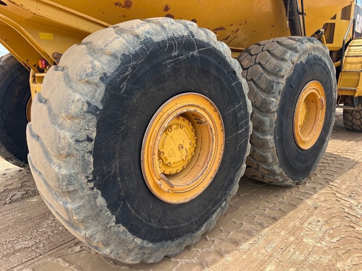2014-caterpillar-740b-image-24