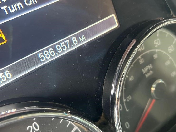 2018-peterbilt-567-image-46