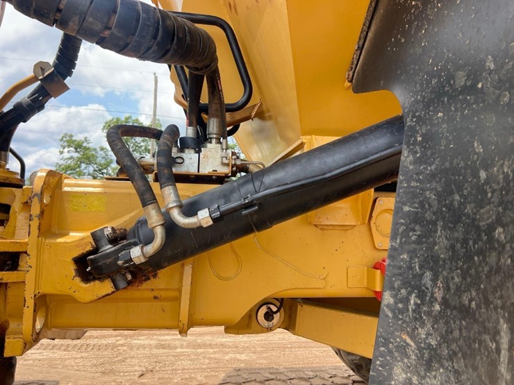 2014-caterpillar-740b-image-16