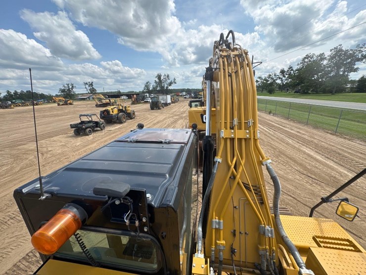 2020-caterpillar-326fl-image-22
