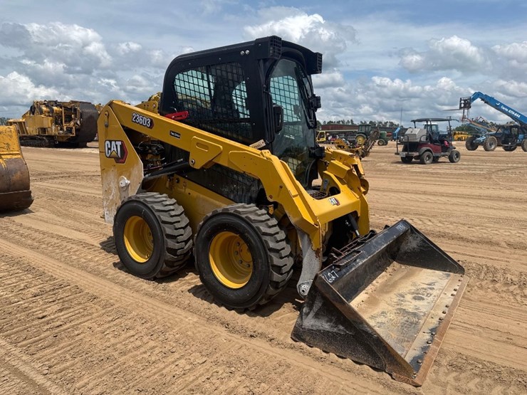 2023-caterpillar-236d3-image-4