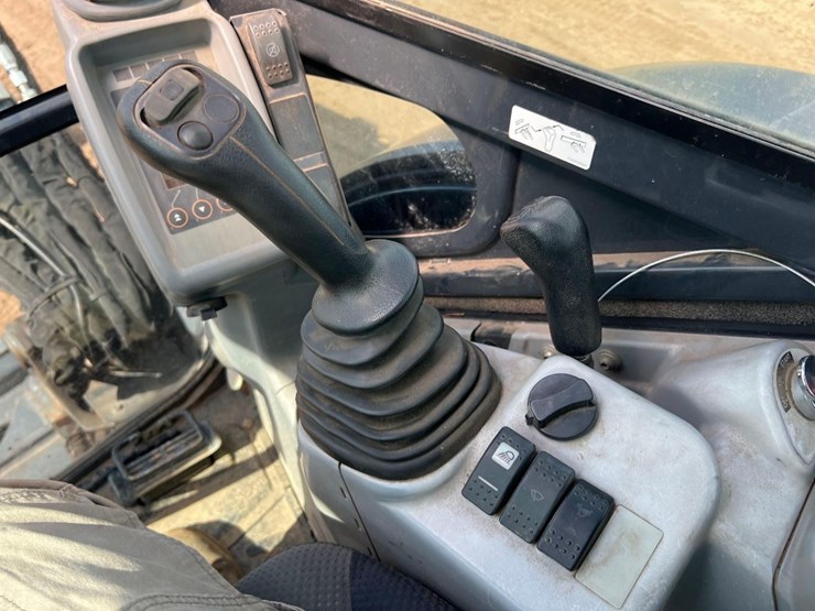 2016-deere-35g-image-32