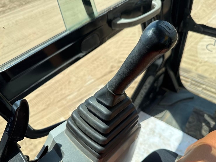 2018-caterpillar-326fl-image-38