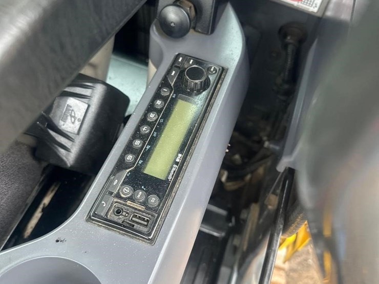 2022-komatsu-pc210-lc-11-image-31