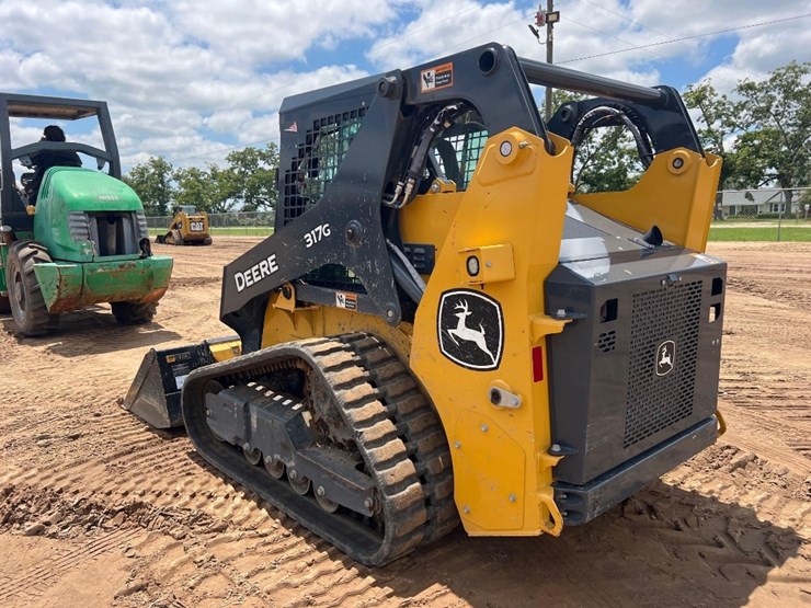 2023-deere-317g-image-2