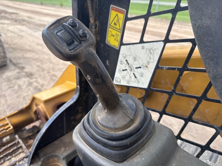 2014-caterpillar-279d-image-32