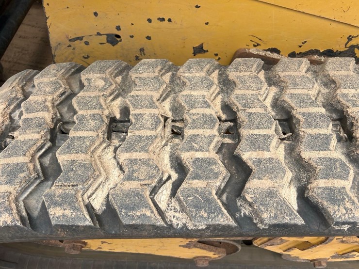 2015-caterpillar-259d-image-25