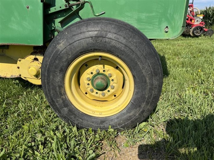 1990-john-deere-335-image-22