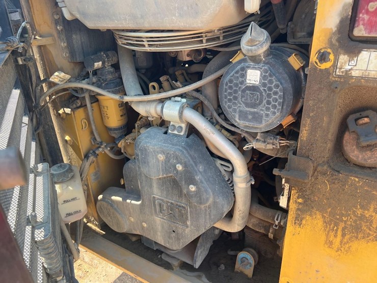 2022-caterpillar-249d3-image-15