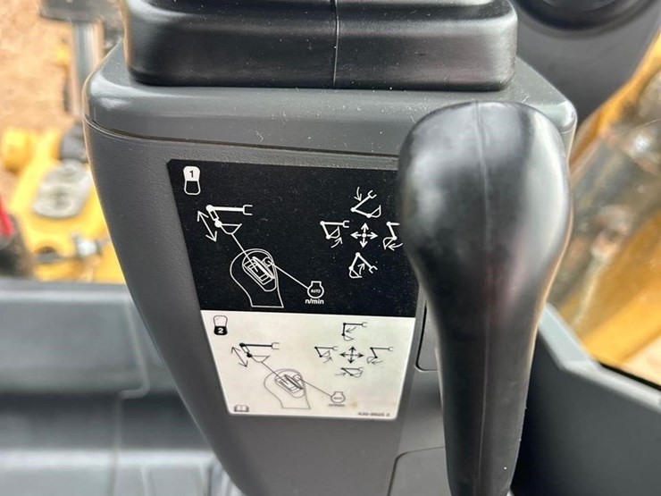 2018-caterpillar-420f2-it-image-43
