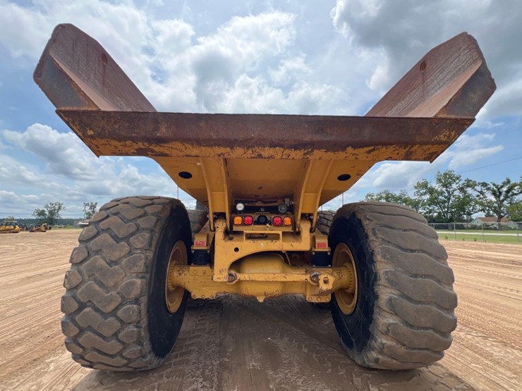 2014-caterpillar-740b-image-3