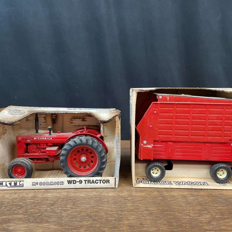 (2) 1/16 McCromick WD-9 + IH Forage Wagon NIB Ertl