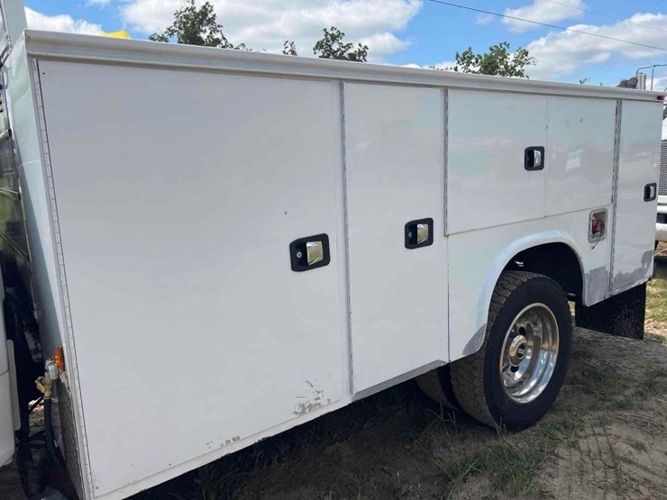2018-ford-f550-xl-image-14