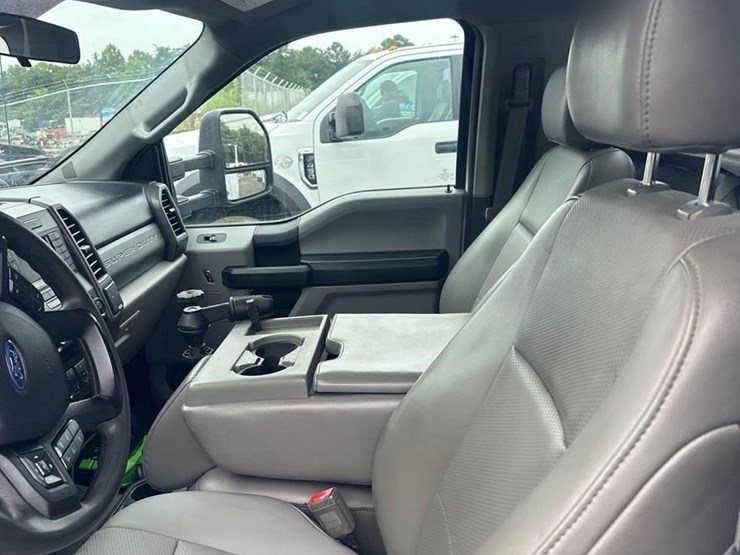 2019-ford-f350-xl-image-14