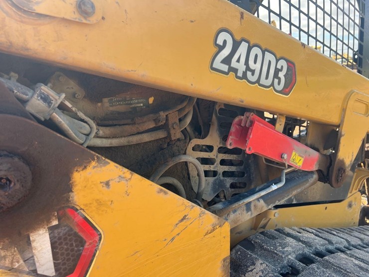 2022-caterpillar-249d3-image-16