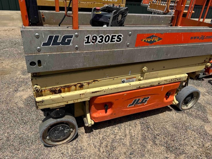 2009-jlg-1930es-image-10