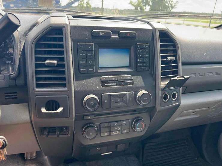 2018-ford-f550-xl-image-32
