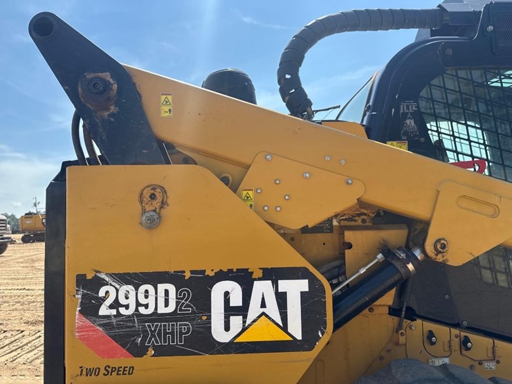 2017-caterpillar-299d2-xhp-image-23