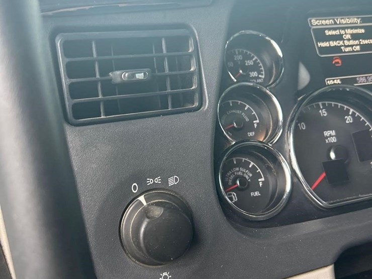 2018-peterbilt-567-image-36