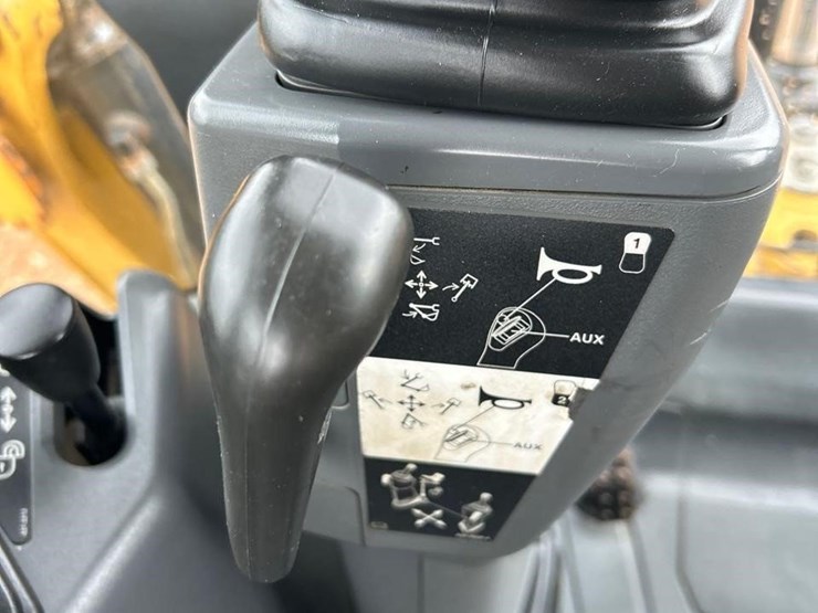 2018-caterpillar-420f2-it-image-46