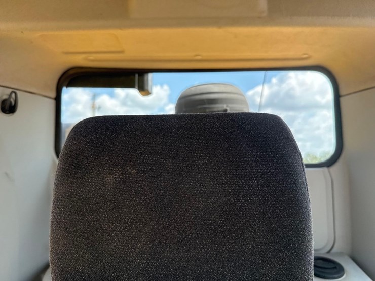 2018-caterpillar-326fl-image-43