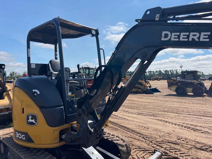 2023-deere-30g-image-24