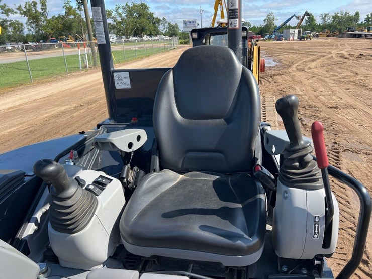 2023-deere-30g-image-31