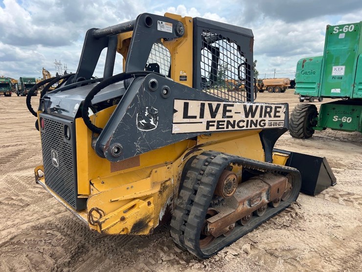 2015-deere-319e-image-4
