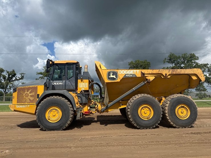 2021-deere-410e-image-1