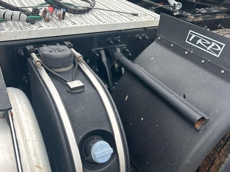 2018-peterbilt-567-image-8