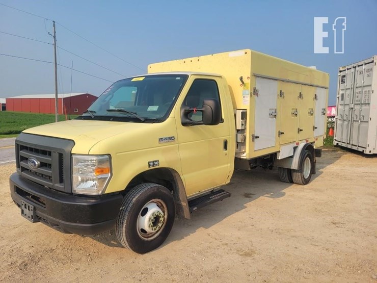 2018-ford-e450-image-1