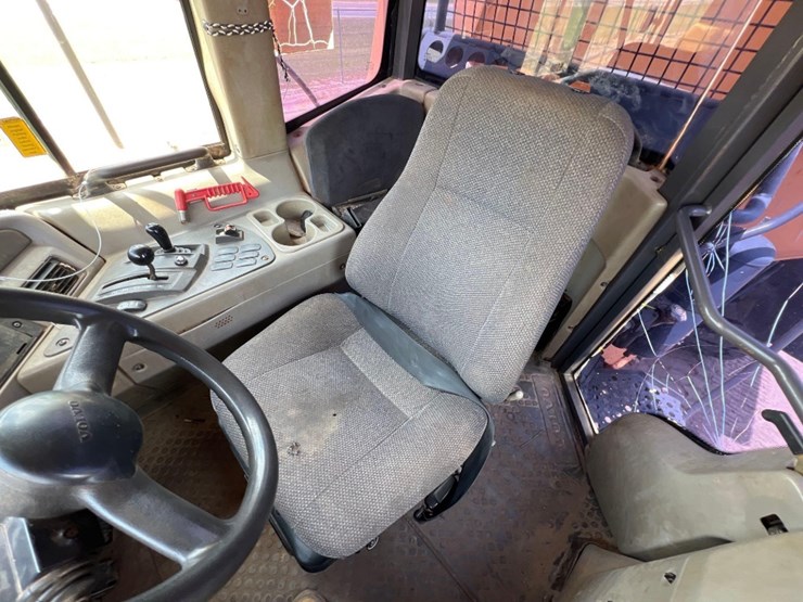 2012-volvo-a40f-image-29