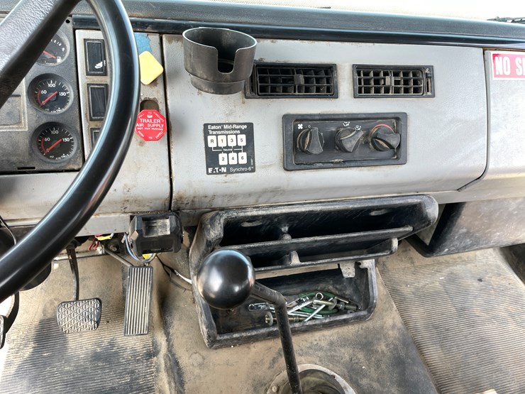 #1013-•-1992-freightliner-cummins-(has-mn-title)-image-81